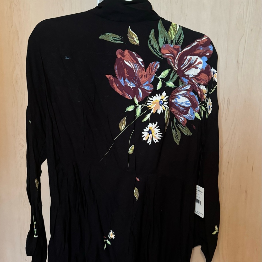 Hip length Free People shirt. Brand new with tags. Open back.
